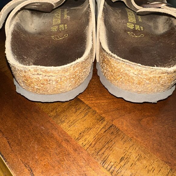 Women’s Birkenstock Thong Gizeh Sandal Tan Suede Size 40 Womens 9 Mens 7 - Picture 5 of 12